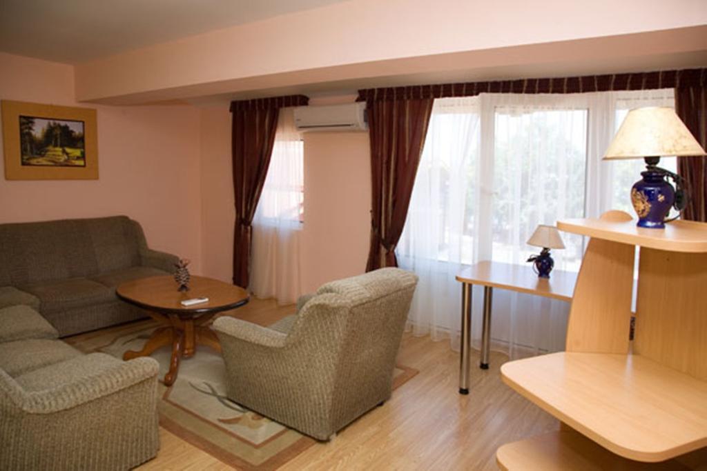 Hotel Uni Palas II Kavadarci Kamer foto
