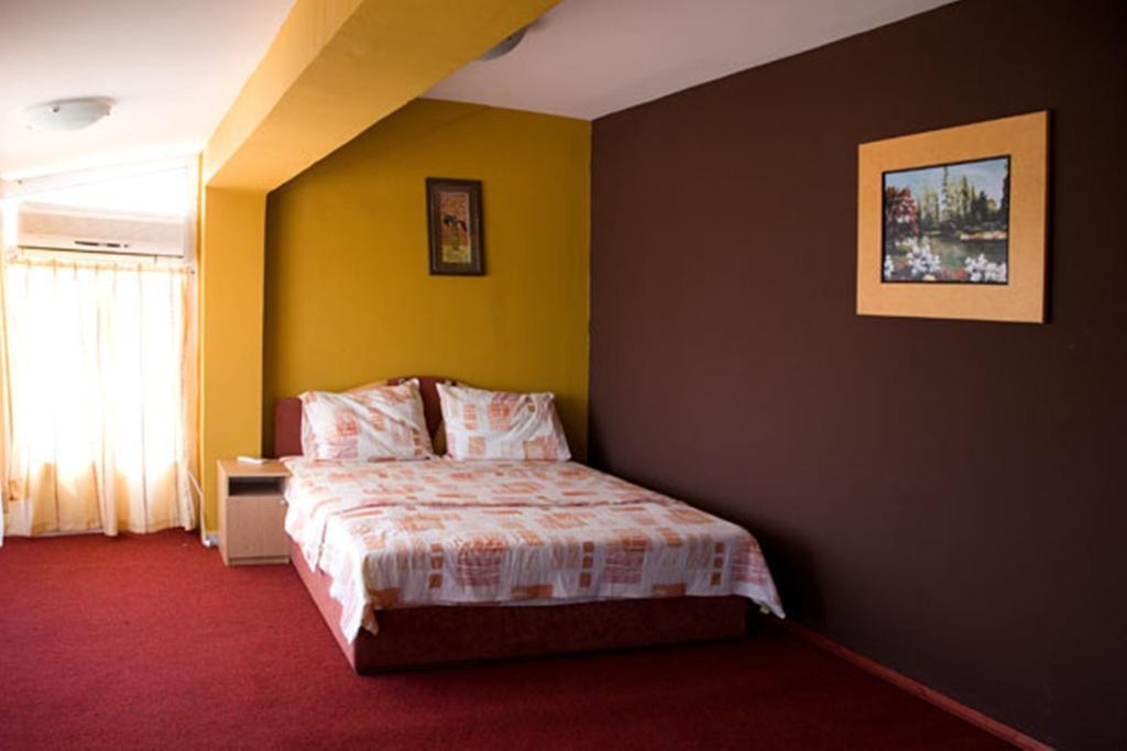 Hotel Uni Palas II Kavadarci Kamer foto